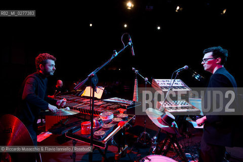 Roma, Auditorium Parco della Musica 08 03 2013.La voce, Carlot-ta & the Sleeping Owls - feat. Tetraktis.Carlot-ta voce, pianoforte, loop station, chitarra.Jacopo Ciani violino, sega ad arco.Caterina Gabriele violoncello.Christopher Ghidoni voce, synths, chitarra, laptop, basso elettrico.Leonardo Ramadori, Gianni Maestrucci vibrafono, marimba, glockenspiel, percussioni.feat. Tetraktis percussioni. ©Riccardo Musacchio & Flavio Ianniello/Rosebud2