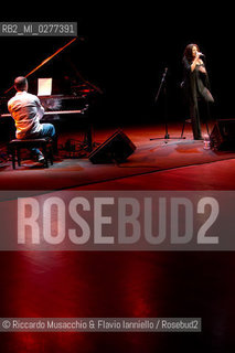 Roma, Auditorium Parco della Musica 26 03 2013.La voce, Susanna Stivali “Piani DiVersi” .Susanna Stivali voce.Salvatore Bonafede, Ramberto Ciammarughi, Alessandro Gwis, Pietro Lussu, Luca Mannutza pianoforte. ©Riccardo Musacchio & Flavio Ianniello/Rosebud2