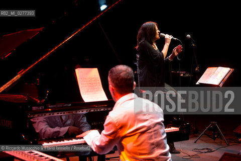 Roma, Auditorium Parco della Musica 26 03 2013.La voce, Susanna Stivali “Piani DiVersi” .Susanna Stivali voce.Salvatore Bonafede, Ramberto Ciammarughi, Alessandro Gwis, Pietro Lussu, Luca Mannutza pianoforte. ©Riccardo Musacchio & Flavio Ianniello/Rosebud2