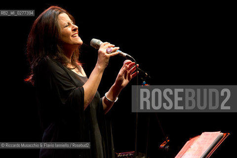 Roma, Auditorium Parco della Musica 26 03 2013.La voce, Susanna Stivali “Piani DiVersi” .Susanna Stivali voce.Salvatore Bonafede, Ramberto Ciammarughi, Alessandro Gwis, Pietro Lussu, Luca Mannutza pianoforte. ©Riccardo Musacchio & Flavio Ianniello/Rosebud2