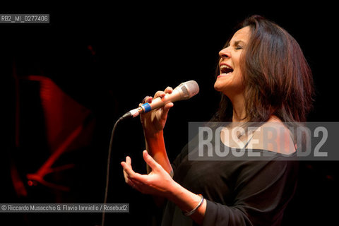 Roma, Auditorium Parco della Musica 26 03 2013.La voce, Susanna Stivali “Piani DiVersi” .Susanna Stivali voce.Salvatore Bonafede, Ramberto Ciammarughi, Alessandro Gwis, Pietro Lussu, Luca Mannutza pianoforte. ©Riccardo Musacchio & Flavio Ianniello/Rosebud2