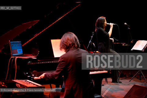 Roma, Auditorium Parco della Musica 26 03 2013.La voce, Susanna Stivali “Piani DiVersi” .Susanna Stivali voce.Salvatore Bonafede, Ramberto Ciammarughi, Alessandro Gwis, Pietro Lussu, Luca Mannutza pianoforte. ©Riccardo Musacchio & Flavio Ianniello/Rosebud2