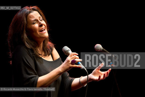 Roma, Auditorium Parco della Musica 26 03 2013.La voce, Susanna Stivali “Piani DiVersi” .Susanna Stivali voce.Salvatore Bonafede, Ramberto Ciammarughi, Alessandro Gwis, Pietro Lussu, Luca Mannutza pianoforte. ©Riccardo Musacchio & Flavio Ianniello/Rosebud2