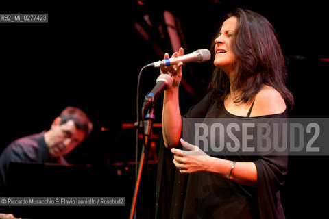 Roma, Auditorium Parco della Musica 26 03 2013.La voce, Susanna Stivali “Piani DiVersi” .Susanna Stivali voce.Salvatore Bonafede, Ramberto Ciammarughi, Alessandro Gwis, Pietro Lussu, Luca Mannutza pianoforte. ©Riccardo Musacchio & Flavio Ianniello/Rosebud2