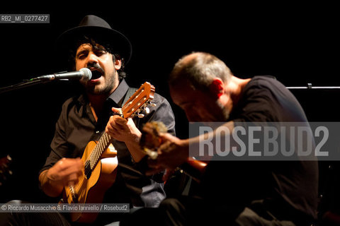 Roma, Auditorium Parco della Musica 24 03 2013.Alessandro Mannarino Corde: concerto per sole chitarre, con.Fausto Mesolella chitarra.Tony Canto chitarra.Alessandro Chimienti chitarra. ©Riccardo Musacchio & Flavio Ianniello/Rosebud2