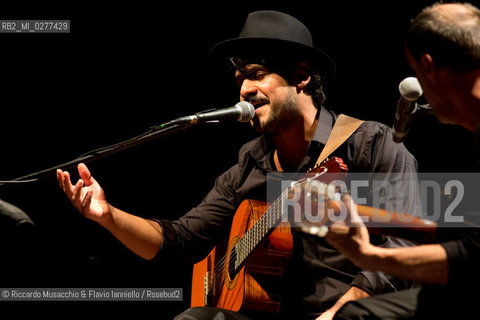 Roma, Auditorium Parco della Musica 24 03 2013.Alessandro Mannarino Corde: concerto per sole chitarre, con.Fausto Mesolella chitarra.Tony Canto chitarra.Alessandro Chimienti chitarra. ©Riccardo Musacchio & Flavio Ianniello/Rosebud2