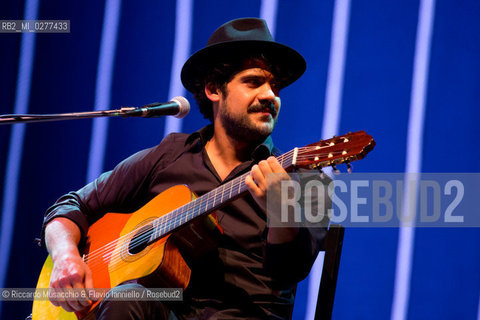 Roma, Auditorium Parco della Musica 24 03 2013.Alessandro Mannarino Corde: concerto per sole chitarre, con.Fausto Mesolella chitarra.Tony Canto chitarra.Alessandro Chimienti chitarra. ©Riccardo Musacchio & Flavio Ianniello/Rosebud2
