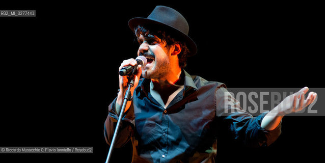 Roma, Auditorium Parco della Musica 24 03 2013.Alessandro Mannarino Corde: concerto per sole chitarre, con.Fausto Mesolella chitarra.Tony Canto chitarra.Alessandro Chimienti chitarra. ©Riccardo Musacchio & Flavio Ianniello/Rosebud2