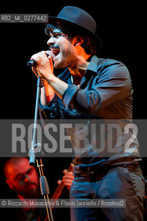 Roma, Auditorium Parco della Musica 24 03 2013.Alessandro Mannarino Corde: concerto per sole chitarre, con.Fausto Mesolella chitarra.Tony Canto chitarra.Alessandro Chimienti chitarra. ©Riccardo Musacchio & Flavio Ianniello/Rosebud2