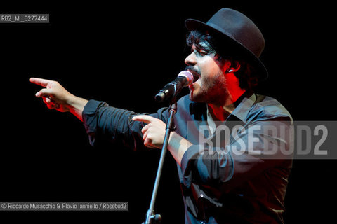 Roma, Auditorium Parco della Musica 24 03 2013.Alessandro Mannarino Corde: concerto per sole chitarre, con.Fausto Mesolella chitarra.Tony Canto chitarra.Alessandro Chimienti chitarra. ©Riccardo Musacchio & Flavio Ianniello/Rosebud2