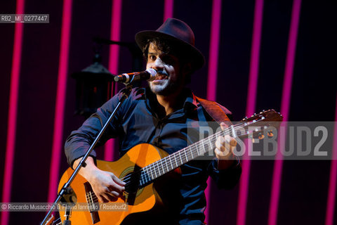 Roma, Auditorium Parco della Musica 24 03 2013.Alessandro Mannarino Corde: concerto per sole chitarre, con.Fausto Mesolella chitarra.Tony Canto chitarra.Alessandro Chimienti chitarra. ©Riccardo Musacchio & Flavio Ianniello/Rosebud2