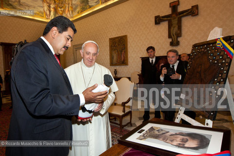 Citta del Vatican, pool Biblioteca 17 06 2013.Sua Santita Papa Francesco riceve in Udienza il Presidente del Venezuela, Nicolás Maduro.. ©Riccardo Musacchio & Flavio Ianniello/Rosebud2