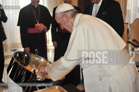 Città del Vaticano, Biblioteca Jul 04 2012.Pope Francesco meets  George Maxwell Richards president of Trinidada and Tobagos repubblic.. ©Riccardo Musacchio & Flavio Ianniello/Rosebud2
