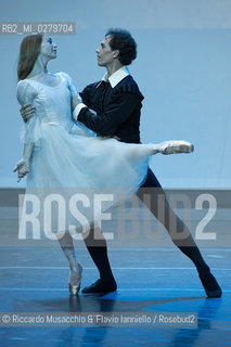 Roma, Auditorium Parco della Musica 28 07 2013.Tributo a Rudolf Nureyev Il mito e la passione .Gala Internazionale di danza..Nella foto: Silvia Azzoni e Oleksandr Ryabko (Hamburg Ballet). ©Riccardo Musacchio & Flavio Ianniello/Rosebud2