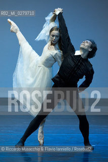 Roma, Auditorium Parco della Musica 28 07 2013.Tributo a Rudolf Nureyev Il mito e la passione .Gala Internazionale di danza..Nella foto: Silvia Azzoni e Oleksandr Ryabko (Hamburg Ballet). ©Riccardo Musacchio & Flavio Ianniello/Rosebud2