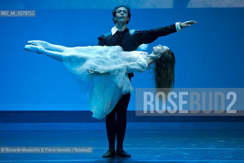 Roma, Auditorium Parco della Musica 28 07 2013.Tributo a Rudolf Nureyev Il mito e la passione .Gala Internazionale di danza..Nella foto: Silvia Azzoni e Oleksandr Ryabko (Hamburg Ballet). ©Riccardo Musacchio & Flavio Ianniello/Rosebud2