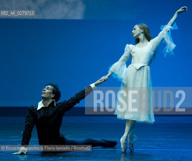 Roma, Auditorium Parco della Musica 28 07 2013.Tributo a Rudolf Nureyev Il mito e la passione .Gala Internazionale di danza..Nella foto: Silvia Azzoni e Oleksandr Ryabko (Hamburg Ballet). ©Riccardo Musacchio & Flavio Ianniello/Rosebud2