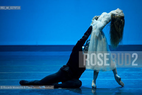 Roma, Auditorium Parco della Musica 28 07 2013.Tributo a Rudolf Nureyev Il mito e la passione .Gala Internazionale di danza..Nella foto: Silvia Azzoni e Oleksandr Ryabko (Hamburg Ballet). ©Riccardo Musacchio & Flavio Ianniello/Rosebud2