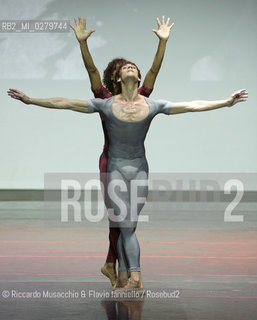 Roma, Auditorium Parco della Musica 28 07 2013.Tributo a Rudolf Nureyev Il mito e la passione .Gala Internazionale di danza..Nella foto: Friedemann Vogel e Oscar Chacon (Bejart Ballet Lausanne). ©Riccardo Musacchio & Flavio Ianniello/Rosebud2