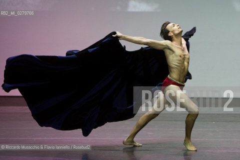 Roma, Auditorium Parco della Musica 28 07 2013.Tributo a Rudolf Nureyev Il mito e la passione .Gala Internazionale di danza..Nella foto: Maurizio Nardi (Martha Graham Dance Company). ©Riccardo Musacchio & Flavio Ianniello/Rosebud2