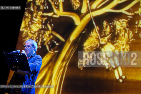 Roma, Auditorium Parco della Musica 18 04 2013.Patti Smith My Festival .David Riondino Pinocchio di sabbia .voce recitante David Riondino  .disegni e animazioni su sabbia Massimo Ottoni  .musiche Matteo Scaioli . ©Riccardo Musacchio & Flavio Ianniello/Rosebud2
