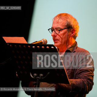 Roma, Auditorium Parco della Musica 18 04 2013.Patti Smith My Festival .David Riondino Pinocchio di sabbia .voce recitante David Riondino  .disegni e animazioni su sabbia Massimo Ottoni  .musiche Matteo Scaioli . ©Riccardo Musacchio & Flavio Ianniello/Rosebud2