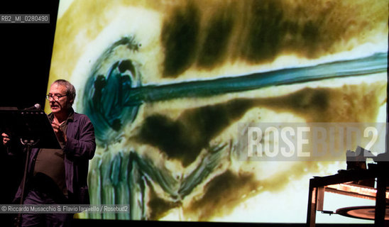 Roma, Auditorium Parco della Musica 18 04 2013.Patti Smith My Festival .David Riondino Pinocchio di sabbia .voce recitante David Riondino  .disegni e animazioni su sabbia Massimo Ottoni  .musiche Matteo Scaioli . ©Riccardo Musacchio & Flavio Ianniello/Rosebud2