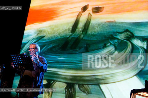 Roma, Auditorium Parco della Musica 18 04 2013.Patti Smith My Festival .David Riondino Pinocchio di sabbia .voce recitante David Riondino  .disegni e animazioni su sabbia Massimo Ottoni  .musiche Matteo Scaioli . ©Riccardo Musacchio & Flavio Ianniello/Rosebud2