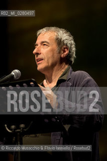 Roma, Auditorium Parco della Musica 18 04 2013.Patti Smith My Festival .David Riondino Pinocchio di sabbia .voce recitante David Riondino  .disegni e animazioni su sabbia Massimo Ottoni  .musiche Matteo Scaioli . ©Riccardo Musacchio & Flavio Ianniello/Rosebud2
