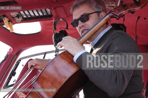 Fiano Romano (RM), Eliporto 17 01 2009.LUniverso Festival delle Scienze 2009.Prove di Helicopter Quartet con quartetto arditti, quattro elicotteri in volo, Alvise Vidolin regia del suono.  ©Riccardo Musacchio & Flavio Ianniello/Rosebud2