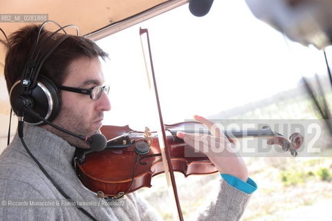Fiano Romano (RM), Eliporto 17 01 2009.LUniverso Festival delle Scienze 2009.Prove di Helicopter Quartet con quartetto arditti, quattro elicotteri in volo, Alvise Vidolin regia del suono.  ©Riccardo Musacchio & Flavio Ianniello/Rosebud2