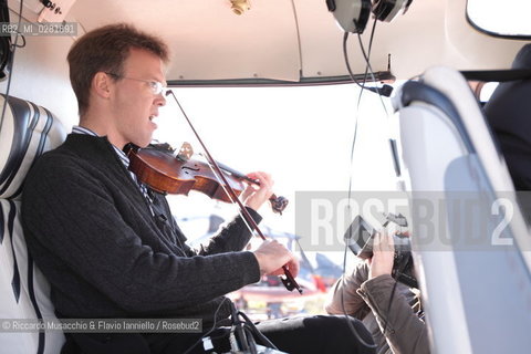 Fiano Romano (RM), Eliporto 17 01 2009.LUniverso Festival delle Scienze 2009.Prove di Helicopter Quartet con quartetto arditti, quattro elicotteri in volo, Alvise Vidolin regia del suono.  ©Riccardo Musacchio & Flavio Ianniello/Rosebud2