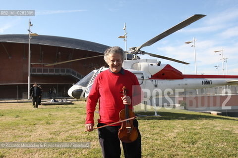 Roma, Auditorium Parco della Musica 17 12 2008.Festival delle Scienze LUniverso. nella foto: prove di Helicopter Quartet di Karlheinz Stockhausen, Quartetto Arditti, quattro elicotteri in volo, Alvise Vidolin regia audio.  ©Riccardo Musacchio & Flavio Ianniello/Rosebud2