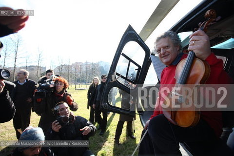 Roma, Auditorium Parco della Musica 17 12 2008.Festival delle Scienze LUniverso. nella foto: prove di Helicopter Quartet di Karlheinz Stockhausen, Quartetto Arditti, quattro elicotteri in volo, Alvise Vidolin regia audio.  ©Riccardo Musacchio & Flavio Ianniello/Rosebud2