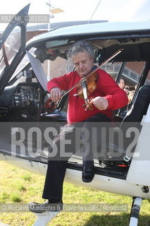 Roma, Auditorium Parco della Musica 17 12 2008.Festival delle Scienze LUniverso. nella foto: prove di Helicopter Quartet di Karlheinz Stockhausen, Quartetto Arditti, quattro elicotteri in volo, Alvise Vidolin regia audio.  ©Riccardo Musacchio & Flavio Ianniello/Rosebud2