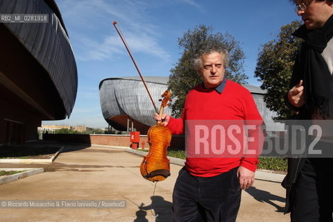 Roma, Auditorium Parco della Musica 17 12 2008.Festival delle Scienze LUniverso. nella foto: prove di Helicopter Quartet di Karlheinz Stockhausen, Quartetto Arditti, quattro elicotteri in volo, Alvise Vidolin regia audio.  ©Riccardo Musacchio & Flavio Ianniello/Rosebud2
