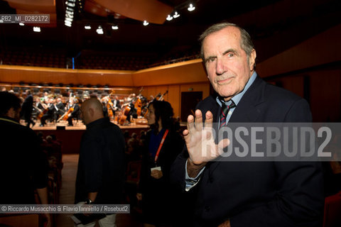 Roma, Auditorium parco della Musica 26 09 2013..Omaggio a Trovajoli .Orchestra e Coro dellAccademia Nazionale di Santa Cecilia.Franco Petracchi direttore.Enrico Pieranunzi pianoforte.Massimo Quarta violino.Nella foto: Carlo Giuffrè. ©Riccardo Musacchio & Flavio Ianniello/Rosebud2