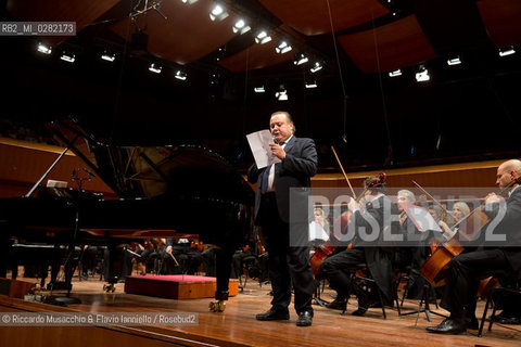 Roma, Auditorium parco della Musica 26 09 2013..Omaggio a Trovajoli .Orchestra e Coro dellAccademia Nazionale di Santa Cecilia.Franco Petracchi direttore.Enrico Pieranunzi pianoforte.Massimo Quarta violino.Nella foto: il direttore della SIAE Gaetano Blandini. ©Riccardo Musacchio & Flavio Ianniello/Rosebud2