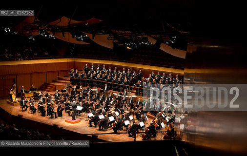 Roma, Auditorium parco della Musica 26 09 2013..Omaggio a Trovajoli .Orchestra e Coro dellAccademia Nazionale di Santa Cecilia.Franco Petracchi direttore.Enrico Pieranunzi pianoforte.Massimo Quarta violino. ©Riccardo Musacchio & Flavio Ianniello/Rosebud2