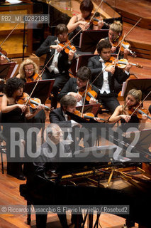 Roma, Auditorium parco della Musica 26 09 2013..Omaggio a Trovajoli .Orchestra e Coro dellAccademia Nazionale di Santa Cecilia.Franco Petracchi direttore.Enrico Pieranunzi pianoforte.Massimo Quarta violino. ©Riccardo Musacchio & Flavio Ianniello/Rosebud2