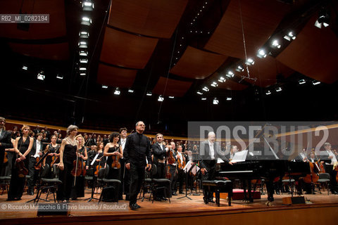 Roma, Auditorium parco della Musica 26 09 2013..Omaggio a Trovajoli .Orchestra e Coro dellAccademia Nazionale di Santa Cecilia.Franco Petracchi direttore.Enrico Pieranunzi pianoforte.Massimo Quarta violino. ©Riccardo Musacchio & Flavio Ianniello/Rosebud2