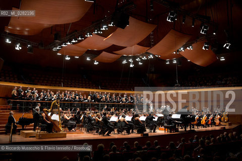 Roma, Auditorium parco della Musica 26 09 2013..Omaggio a Trovajoli .Orchestra e Coro dellAccademia Nazionale di Santa Cecilia.Franco Petracchi direttore.Enrico Pieranunzi pianoforte.Massimo Quarta violino. ©Riccardo Musacchio & Flavio Ianniello/Rosebud2