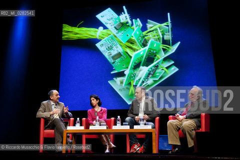 Roma, Auditorium Parco della Musica 14 03 2013.Libri Come. Festa del Libro e della lettura.A caccia del bosone di Higgs.Nella foto da sin: Guido Tonelli, Fabiola Gianotti,  Marco Cattaneo, Luciano Maiani.. ©Riccardo Musacchio & Flavio Ianniello/Rosebud2