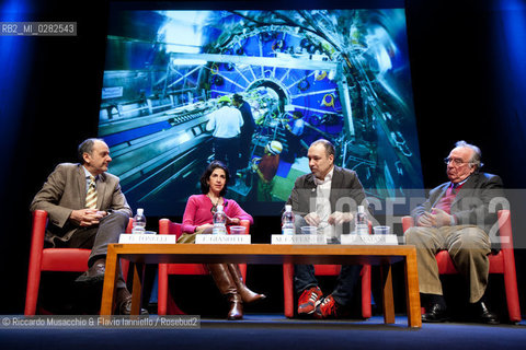 Roma, Auditorium Parco della Musica 14 03 2013.Libri Come. Festa del Libro e della lettura.A caccia del bosone di Higgs.Nella foto da sin: Guido Tonelli, Fabiola Gianotti,  Marco Cattaneo, Luciano Maiani.. ©Riccardo Musacchio & Flavio Ianniello/Rosebud2