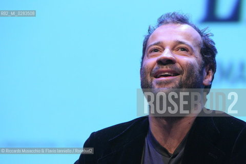Roma, Auditorium Parco della Musica 26 03 2010.Libri Come festa del libro e della lettura.Nella foto: conferenza di Fabio Volo per le scuole superiori Come scrivo oi miei libri.. ©Riccardo Musacchio & Flavio Ianniello/Rosebud2