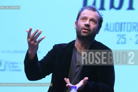 Roma, Auditorium Parco della Musica 26 03 2010.Libri Come festa del libro e della lettura.Nella foto: conferenza di Fabio Volo per le scuole superiori Come scrivo oi miei libri.. ©Riccardo Musacchio & Flavio Ianniello/Rosebud2