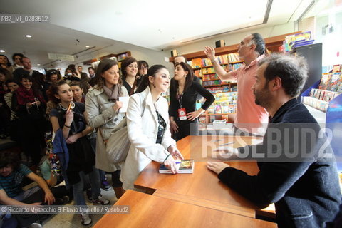 Roma, Auditorium Parco della Musica 26 03 2010.Libri Come festa del libro e della lettura.Nella foto: Fabio Volo firma autografi nel bookshop.. ©Riccardo Musacchio & Flavio Ianniello/Rosebud2