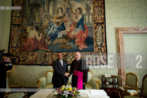 Città del Vaticano, Palazzo Apostolico 18 11 2013. Papa Francesco riceve in visita privata il Primo Ministro delle Bahamas Perry Gladstone Christie. .nella foto:  Lincontro con il neo segretario di Stato Vaticano Pietro Parolin al suo primo incontro ufficiale. ©Riccardo Musacchio & Flavio Ianniello/Rosebud2