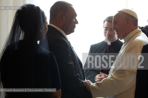 Città del Vaticano, Palazzo Apostolico 18 11 2013. Papa Francesco riceve in visita privata il Primo Ministro delle Bahamas Perry Gladstone Christie. .nella foto: il Santo Padre con il Primo Ministro e la moglie Brenadette. ©Riccardo Musacchio & Flavio Ianniello/Rosebud2