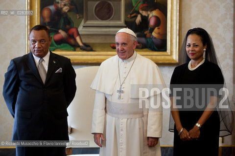 Città del Vaticano, Palazzo Apostolico 18 11 2013. Papa Francesco riceve in visita privata il Primo Ministro delle Bahamas Perry Gladstone Christie. .nella foto: il Santo Padre con il Primo Ministro e la moglie Brenadette. ©Riccardo Musacchio & Flavio Ianniello/Rosebud2